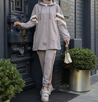 Ensemble de survêtement musulman modeste sur mesure OEM pour femmes, 2 pièces, veste à capuche zippée, pantalon de jogging rayé, vêtements de sport islamiques décontractés