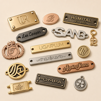 Étiquettes métalliques personnalisées pour vêtements, boutons logo métalliques pour parfums, étiquettes gaufrées pour chaussures, plaques métalliques pour sacs à main