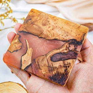 Dessous de verre en bois et résine époxy faits à la main avec motifs tourbillonnants uniques pour la décoration de table à la maison moderne - Product Image 1