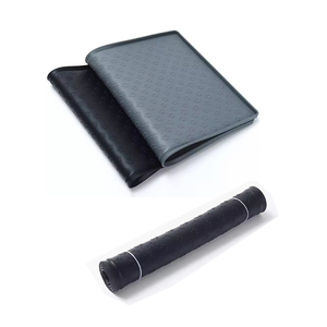 Tapis d'alimentation pour animaux de compagnie en silicone, antidérapant, anti-fuite, résistant aux rayures, lavable, avec motif de pattes, pour la maison et les voyages - Product Image 2
