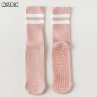 Vente en gros Chaussettes classiques Barre Pilates pour femmes Chaussettes adhérentes en coton de yoga en stock Chaussettes antidérapantes