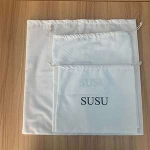 ถุงผ้าแคนวาสสีขาวสำหรับใส่ของขวัญแบบขายส่ง พร้อมเชือกผูก ปรับแต่งได้ ใช้คลุมรองเท้า กระเป๋าถือ แพคเกจจิ้ง  รับสกรีนลายถุงเท้า - Product Image 6