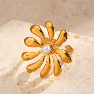 Anillo Floral Minimalista Chapado en Oro <span class=keywords><strong>de</strong></span> 18K Resistente al Agua y al Deslustre, <span class=keywords><strong>Anillos</strong></span> <span class=keywords><strong>de</strong></span> Acero Inoxidable con Incrustaciones <span class=keywords><strong>de</strong></span> Perlas Estilo Vintage <span class=keywords><strong>de</strong></span> Instagram - Product Image 4