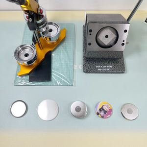 Trung Quốc Nhà Sản Xuất Hướng Dẫn Sử Dụng Nút Huy Hiệu Làm Máy Thép Pin Nút Nhà Sản Xuất Cho Nhà Hàng Ngành Công Nghiệp-Mới Và Sử Dụng - Product Image 4