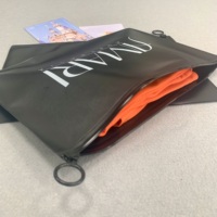 Sacs d'emballage en PVC recyclable noir givré personnalisés de haute qualité, sacs à fermeture éclair pour t-shirts, sacs à fermeture éclair avec logo pour vêtements