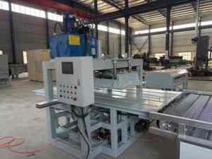 Machine de recyclage de panneaux solaires hydrauliques entièrement automatique Équipement de démontage et de démontage de cadres de panneaux photovoltaïques - Product Image 2