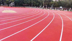 Revêtement de sol sportif hybride INOLP Traction améliorée Piste de course antidérapante Sûre pour les conditions sèches et humides pour tous les utilisateurs Fabriqué en CN GUA - Product Image 2