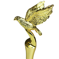 Résine personnalisée oiseau aigle faucon trophée belle décoration de la maison prix Statuette pour ornements de bureau ou cadeau personnel