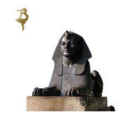 Célèbre ancienne égyptienne grande décoration extérieure en métal grande statue de Sphinx féminin en Bronze