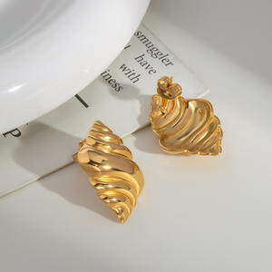 Pendientes de Botón de Concha Minimalistas y Modernos de Acero Inoxidable con Baño de Oro de 14K, Duraderos y Resistentes al Deslustre, para Mujer, Ideales para Fiestas - Product Image 3