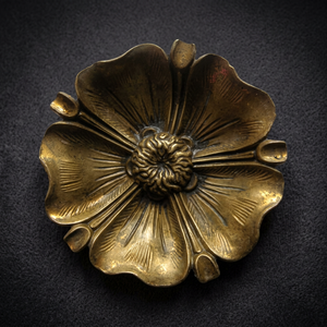 Assiette décorative en métal en forme de fleur, faite à la main, gravée, motif végétal de style chinois traditionnel - Product Image 5