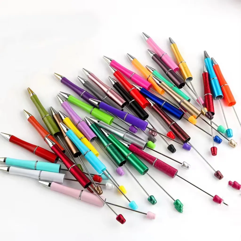 Toptan bir boncuk ekleyin renkli Glitter plastik kalemler ücretsiz örnek boncuk tükenmez plastik Diy boncuklu kalemler
