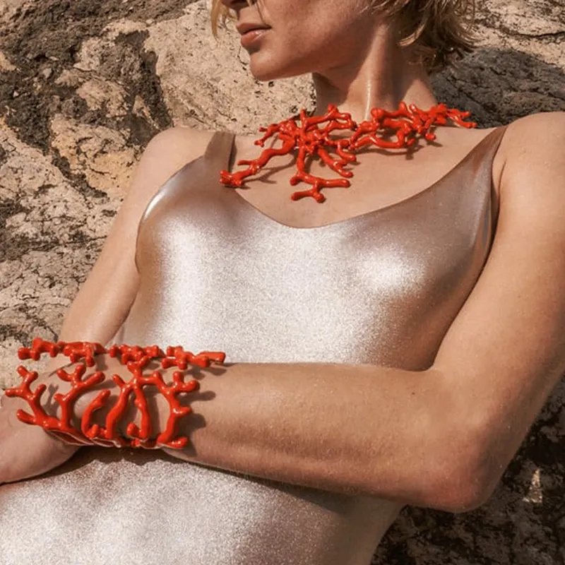 2023 nouveauté bijoux de mode nouveau collier en alliage collier exagéré avec femme corail rouge bohème pendentif colliers femmes
