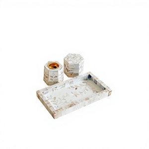 Elegante Quemador de Incienso con Incrustaciones de Madreperla, Mosaico de Concha Iridiscente, para Decoración Árabe y Hogar de Lujo - Product Image 1
