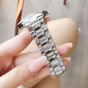 Montres homme quartz personnalisées, fabrication OEM, mode, calendrier automatique, mouvement japonais, acier inoxydable. - Product Image 5