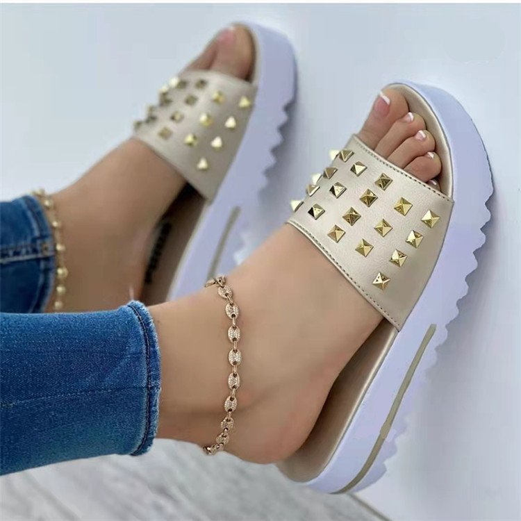 Fashion Thick Soled Slippers with Nails Shoes Fashion Platform Sandals Slippers for Women