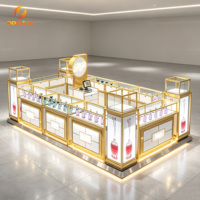 Meubles de présentation pour boutique de parfums sur mesure, grand kiosque à parfums avec cadre en métal doré pour les entreprises en intérieur