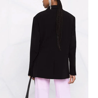 Blazer rose à manches longues et à revers en satin fabrication sur mesure pour le bureau veste pour femmes à boucle déconstruite en blocs de couleurs