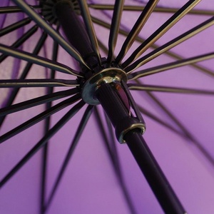 ร่มทรงเจดีย์แบบพับห้าตอน โครงเหล็ก ผ้าพองจี ขอบสีชมพูดำ ด้ามจับโค้ง ดีไซน์ทันสมัย ขนาด 90 ซม. สำหรับพกพาเดินทาง - Product Image 3