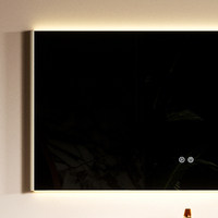 Meuble-lavabo de salle de bain moderne sur mesure avec miroir LED intelligent à plateau en marbre, armoire murale et vasque anti-buée pour hôtels
