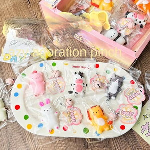 ของเล่นบีบลดความเครียด ซิลิโคนนุ่มนิ่มน่ารัก ขนาดมินิ ขายส่ง แบบกล่อง 24 สี ของเล่นบีบคลายเครียดสำหรับทุกเพศ - Product Image 3
