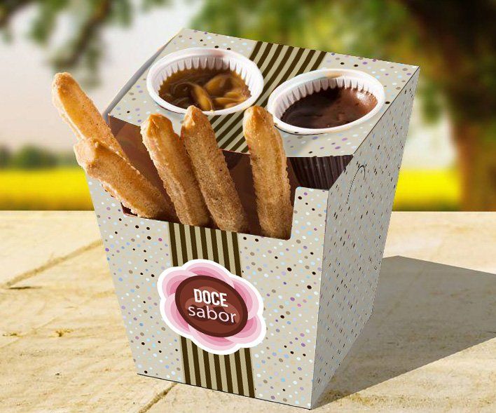 Boîte de churros avec pot de sauce