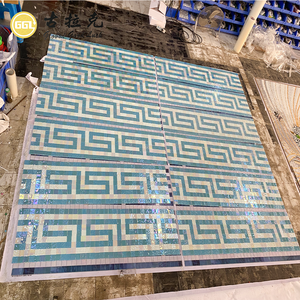 Mosaico de Vidrio Verde Cristal Iridiscente de Diseño Moderno para Decoración de Paredes de Piscinas - Product Image 3