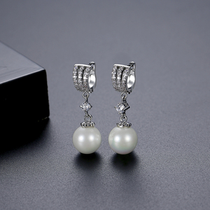 LUOTEEMI all'ingrosso spedizione gratuita donne di lusso eleganti accessori per abiti da sera romantici <span class=keywords><strong>orecchini</strong></span> pendenti con <span class=keywords><strong>perle</strong></span> <span class=keywords><strong>bianche</strong></span> - Product Image 5