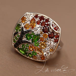 Anillo de la Serie Counterattack con Incrustaciones de Jade, Diopsido Natural, Citrino, Granate y Zafiro Blanco Sintético - Product Image 2