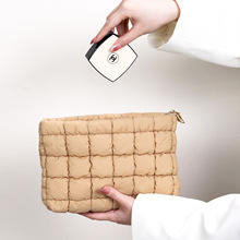 Bolsa de Maquillaje de Viaje <span class=keywords><strong>MIOU</strong></span> MI-4040, Logotipo Personalizado, Bolsas de Cosméticos Acolchadas Rosas de Lujo Suave, Bolsa de Almacenamiento para Productos de Cuidado de la Piel, Gran Venta - Product Image 4