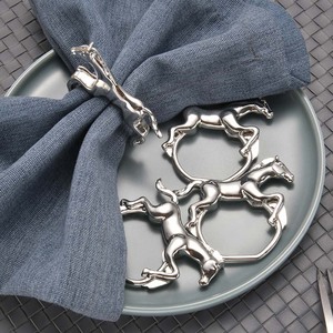 Anneaux <span class=keywords><strong>de</strong></span> <span class=keywords><strong>serviette</strong></span> <span class=keywords><strong>animaux</strong></span> minimalistes créatifs: porte-serviettes cheval majestueux décor <span class=keywords><strong>de</strong></span> table pour les banquets <span class=keywords><strong>de</strong></span> mariage d'hôtel - Product Image 2