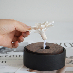 WELLNESS grosir dekorasi rumah Aroma Aroma minyak esensial penyegar udara keramik mewah bunga parfum Plug In <span class=keywords><strong>Diffuser</strong></span> - Product Image 2