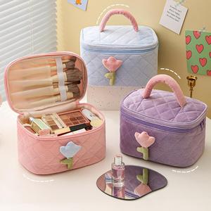 Bolsa de Almacenamiento Portátil de Gran Capacidad para Viajes, Linda Bolsa con Diseño de Tulipán 3D, Bolsa de Almacenamiento de Terciopelo Suave, Venta al Por Mayor - Product Image 3