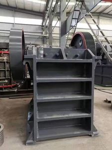 Concasseur de pierres de machines électriques PE200 * 300 dépisté déchargeant avec le gravier fin dans le Macket international - Product Image 4