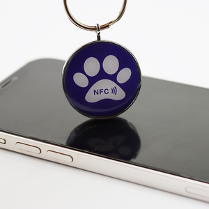 Fábrica 13,56 MHz NFC personalizado RFID Gatos Perros llaveros para mascotas seguimiento Mini etiqueta con código <span class=keywords><strong>QR</strong></span> <span class=keywords><strong>URL</strong></span> al sitio web - Product Image 1