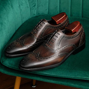 Chaussures habillées pour hommes en cuir véritable britannique de haute qualité, design de luxe pour affaires, à lacets, motif fait main, très vendues - Product Image 1