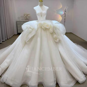 Vestido de Novia Clásico Moderno JJ118, Estilo Baile de Gala, Cuello Redondo, con Apliques de Encaje y Cristal, Flores 3D - Product Image 1