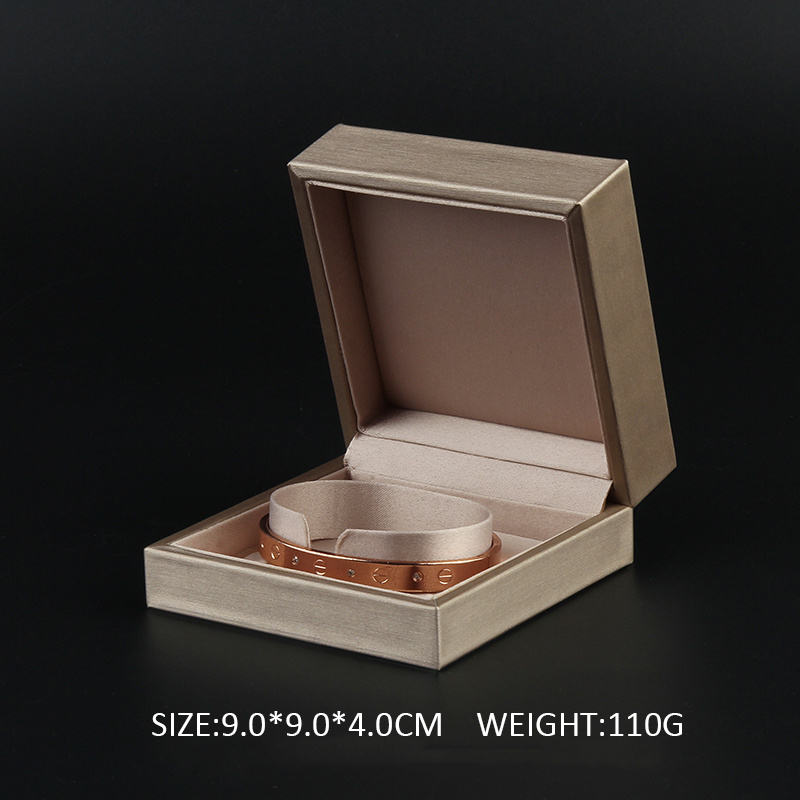 Caja de pulsera de oro
