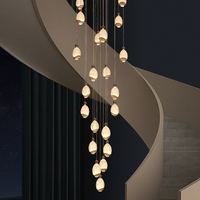 Luminaire suspendu en forme d'œuf en verre givré de qualité supérieure avec base cannelée dorée pour hall d'entrée, escalier et plafond haut monumentaux