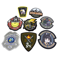 Patch en caoutchouc brodé 3D en PVC souple gaufré, avec logo personnalisé, auto-adhésif et thermocollant, pour vêtements, jeans et chapeaux