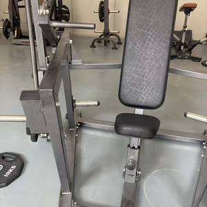 Máquina de press de pecho con placas de peso y riel lineal, con respaldo ajustable multiposición, para gimnasio - Product Image 4