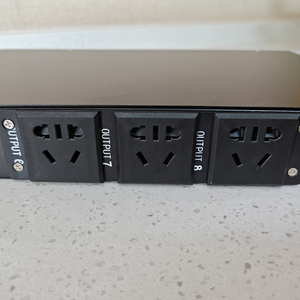 CFCX PDU Industriale Intelligente Trifase 220V 80A 12 Porte C19 con Monitoraggio Remoto e Controllo INT-8T IP54 - Product Image 2