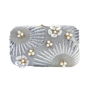 Bolso de noche de satén de seda blanco de diseñador, bolso de mano Potli adornado con cuentas de cristal y perlas bordadas para - Product Image 1