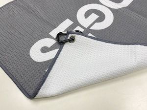 Serviette de sport de <span class=keywords><strong>golf</strong></span> bicolore imprimée avec logo personnalisé Tapis d'atterrissage magnétique en métal avec technique de transfert par sublimation thermique - Product Image 6