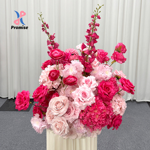Centro de Mesa Romántico con Flores Rosadas en Degradado para Decoración de Mesa de Comedor de Boda - Product Image 1