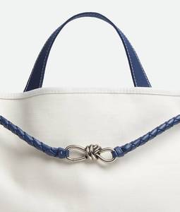 Sac à main Bottega BV Andiamo en toile bicolore avec détail de nœud signature et bandoulière coulissante en cuir Veneta - Product Image 6