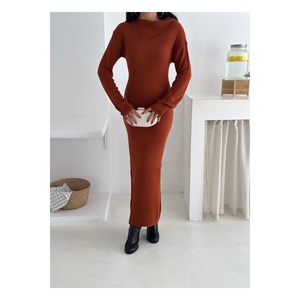 เดรสไหมพรมคอปกพับสีเทอร์ราคอตต้าแขนยาวสำหรับผู้หญิง ความยาว 135 ซม. - Product Image 3