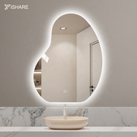 Pabrik langsung Modern pencahayaan tidak teratur LED kamar mandi Makeup dinding kamar mandi cermin dengan jam cahaya Defogger untuk Hotel