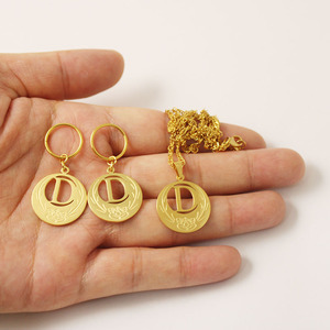 Juego de Collares con Iniciales de Acero Inoxidable Chapado en Oro de 24K, Colección de Alfabeto para Aniversario, Nueva Zelanda, Kiribati, Micronesia, Guam - Product Image 4