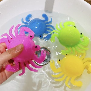Jouet de bain en silicone souple en forme de crabe, animal marin flottant coloré, jouet sensoriel pour enfants, idéal pour la baignade et les jeux aquatiques, vente en gros - Product Image 1